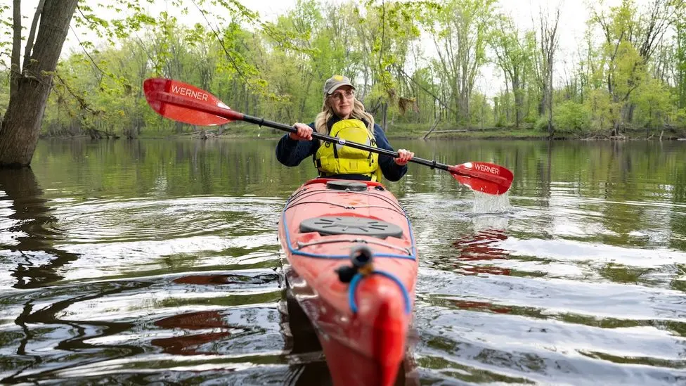 Rachel Kuntzsch kayaking